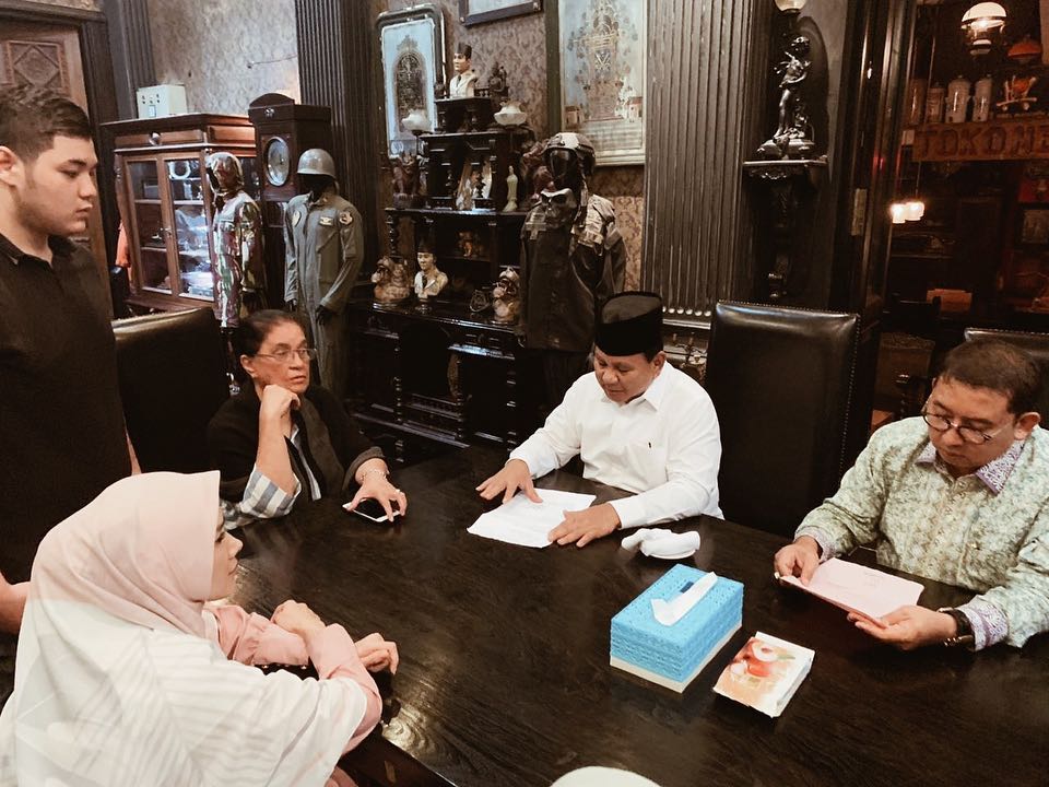 5 Momen Prabowo kunjungi keluarga Ahmad Dhani, janji upaya hukum