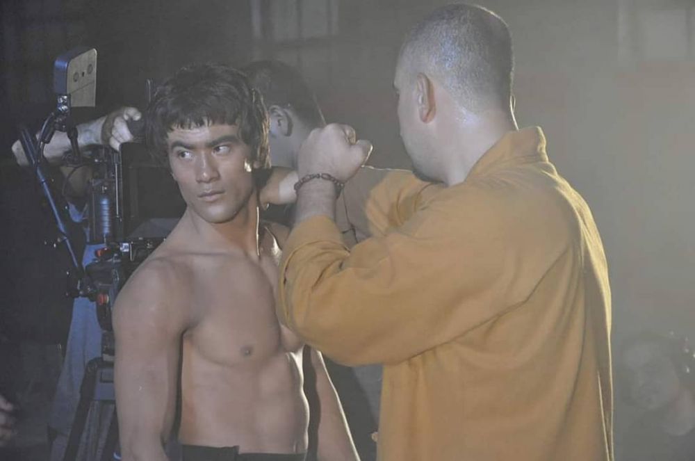 10 Potret Abbas Alizada, cowok yang disebut titisan Bruce Lee