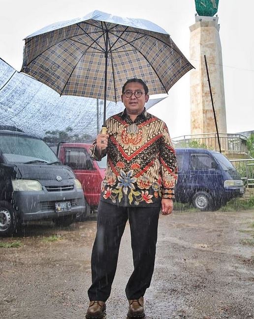 8 Puisi kontroversial Fadli Zon, kerap sindir Jokowi