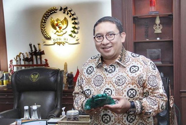 8 Puisi kontroversial Fadli Zon, kerap sindir Jokowi