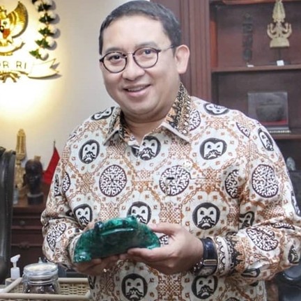 8 Puisi kontroversial Fadli Zon, kerap sindir Jokowi