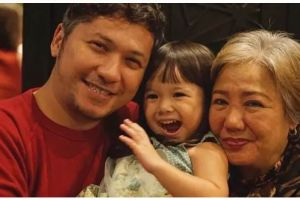 Jarang terekspos, ini 6 potret ibu kandung Gading Marten