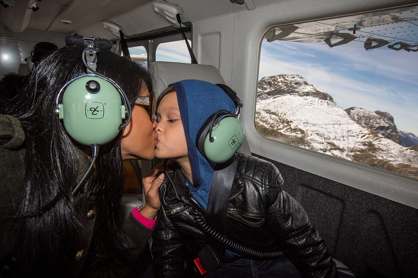 Jarang terekspos, ini 10 potret anak Farah Quinn yang tampan