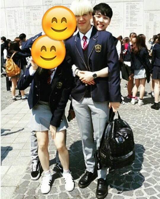 Kenal sebelum debut, 15 idol K-Pop ini ternyata teman sekelas