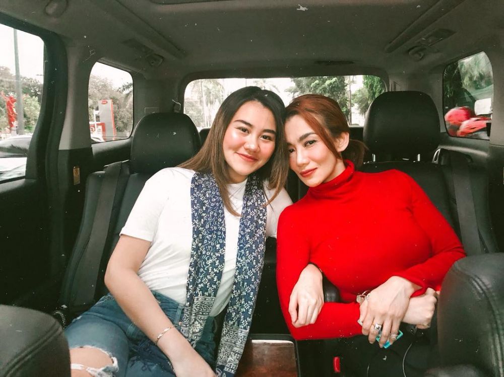 10 Potret kompak Reza Artamevia & Aaliyah Massaid, bak kakak adik