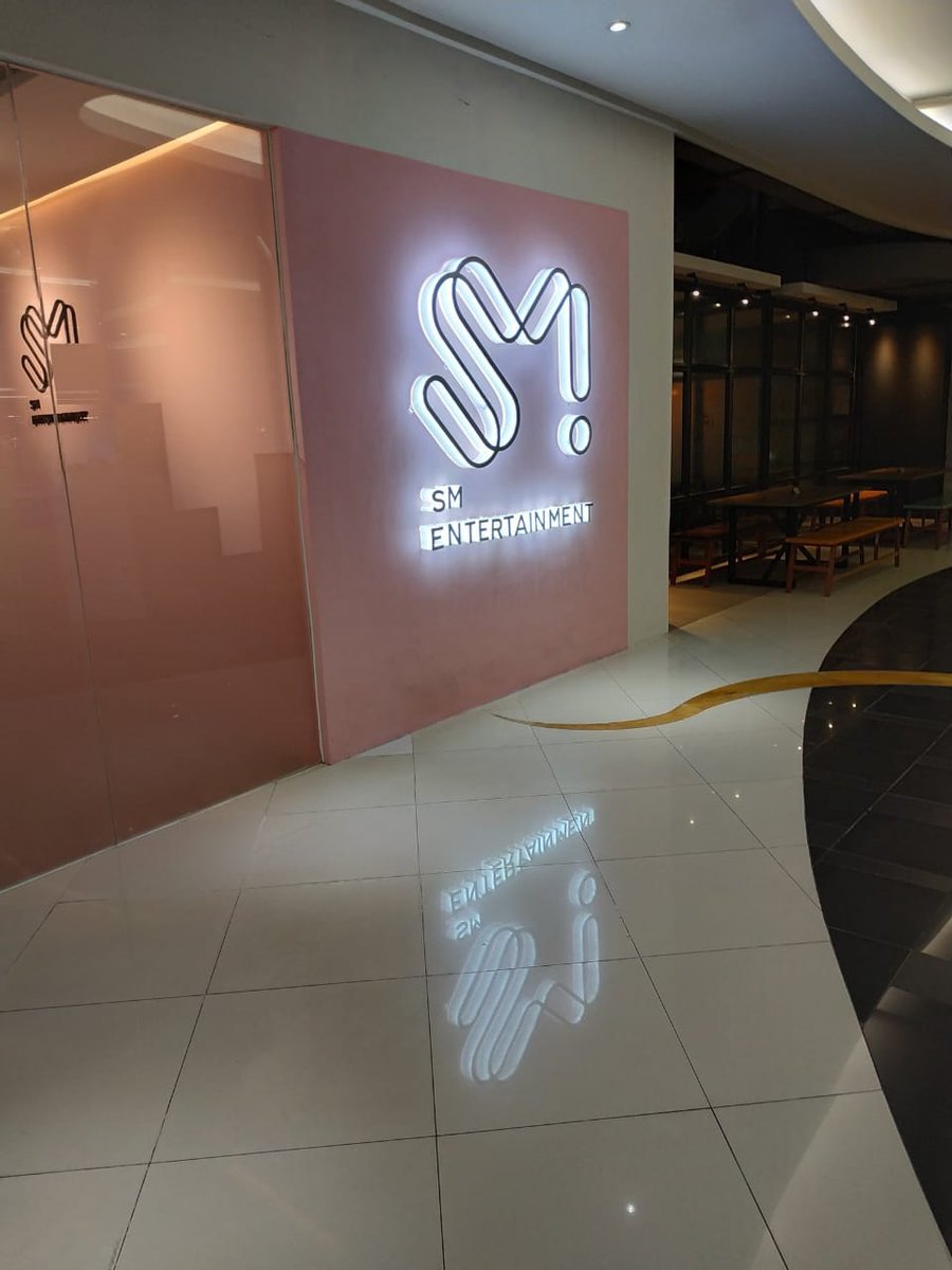 10 Penampakan kantor SM Entertainment yang ada di fX Sudirman