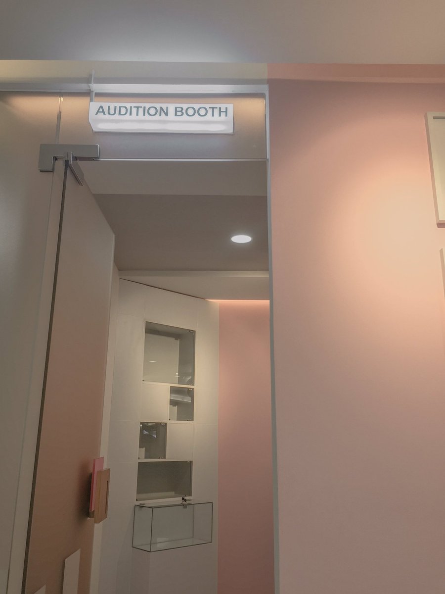 10 Penampakan kantor SM Entertainment yang ada di fX Sudirman