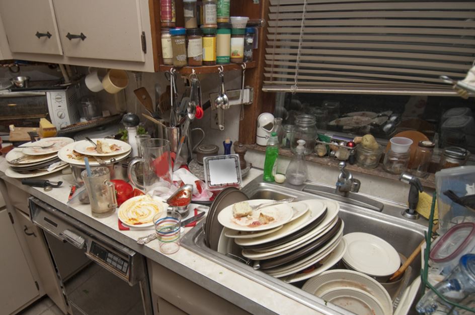 10 Potret peralatan makan kotor menumpuk di dapur, bikin jijik
