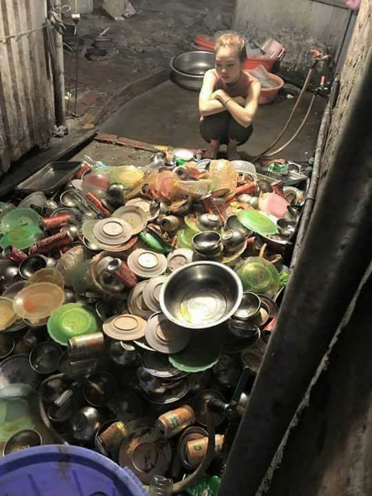 10 Potret peralatan makan kotor menumpuk di dapur, bikin jijik