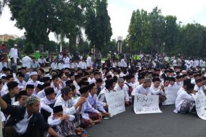 Ribuan santri di Kudus gelar aksi damai terkait puisi Fadli Zon