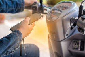 Pakai GPS saat berkendara bisa didenda Rp 750 ribu, ini alasannya