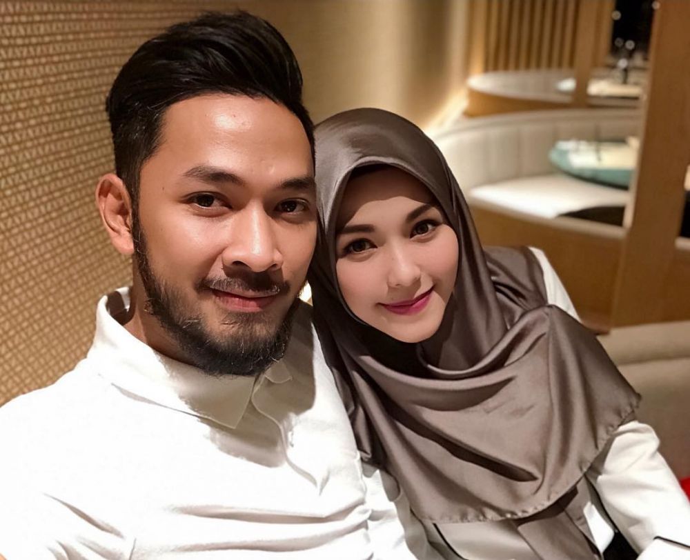 12 Pesona Metha Yunatria, istri Uki Noah yang mantap berhijab
