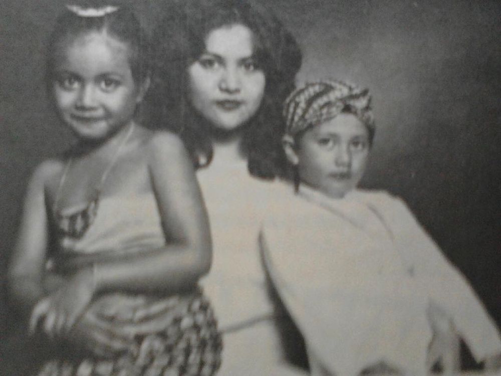 7 Momen kekompakan Denada & adik, sama-sama caleg di Jatim