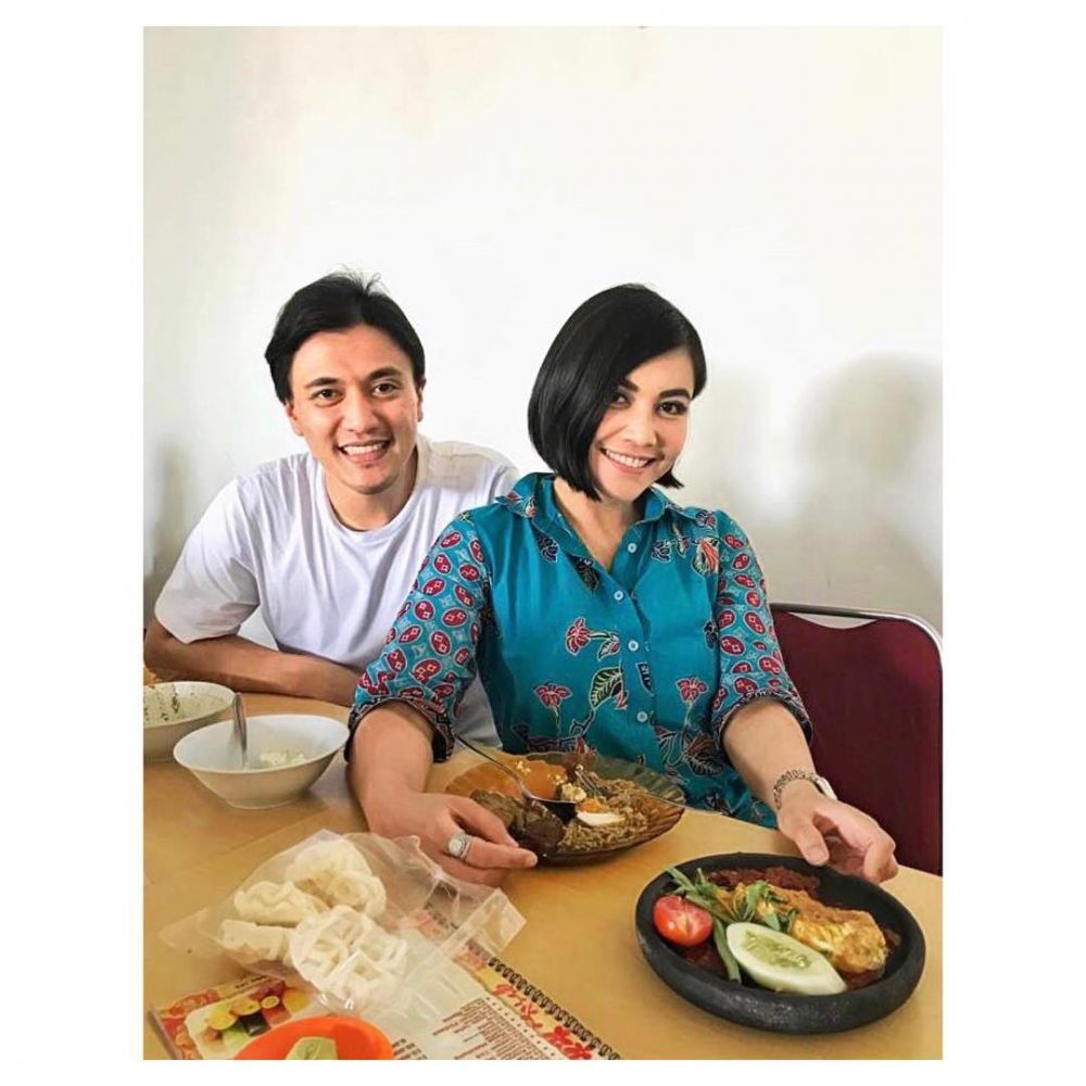 7 Momen kekompakan Denada & adik, sama-sama caleg di Jatim