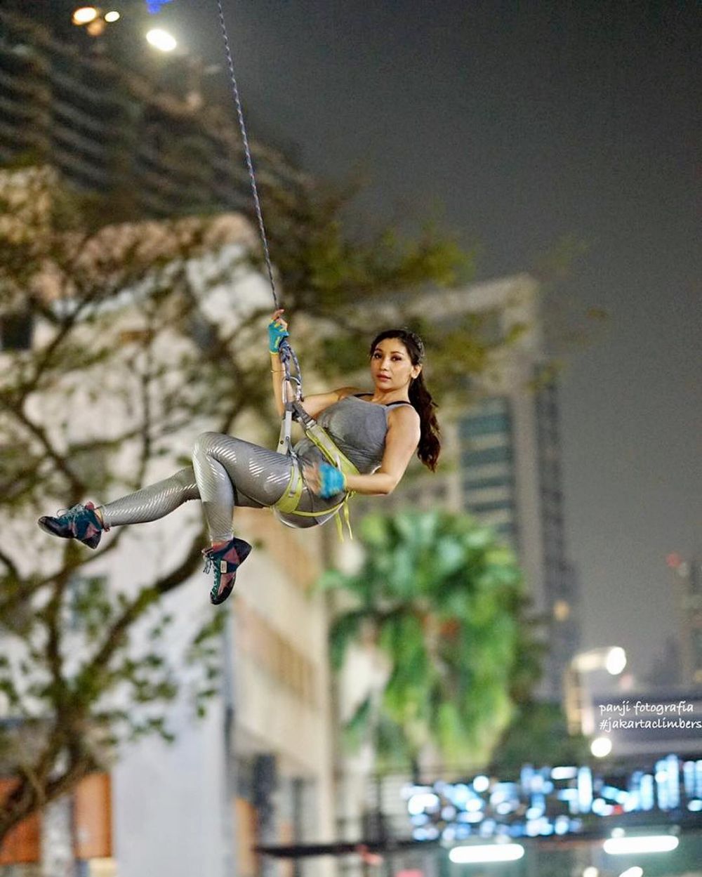 5 Seleb cantik Tanah Air ini jago panjat tebing, tangguh banget