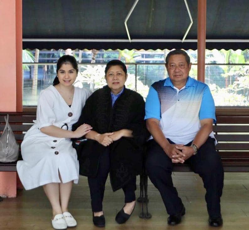 Ani Yudhoyono jatuh sakit, ini 6 potretnya didampingi keluarga