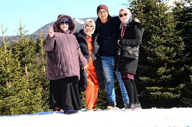 10 Momen Pasha Ungu liburan di Turki sama istri, sekalian umrah