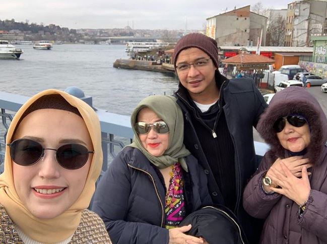10 Momen Pasha Ungu liburan di Turki sama istri, sekalian umrah