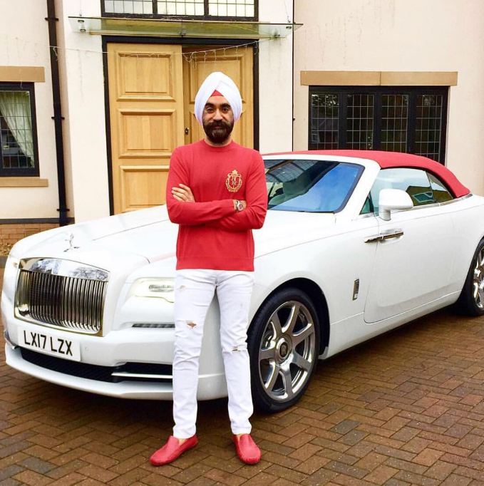 10 Gaya cowok selalu cocokkan turbannya dengan mobil, keren abis