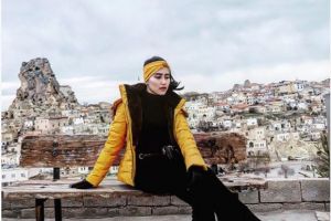 7 Harga outfit Ayu Ting Ting liburan di Turki, sepatu Rp 21 juta