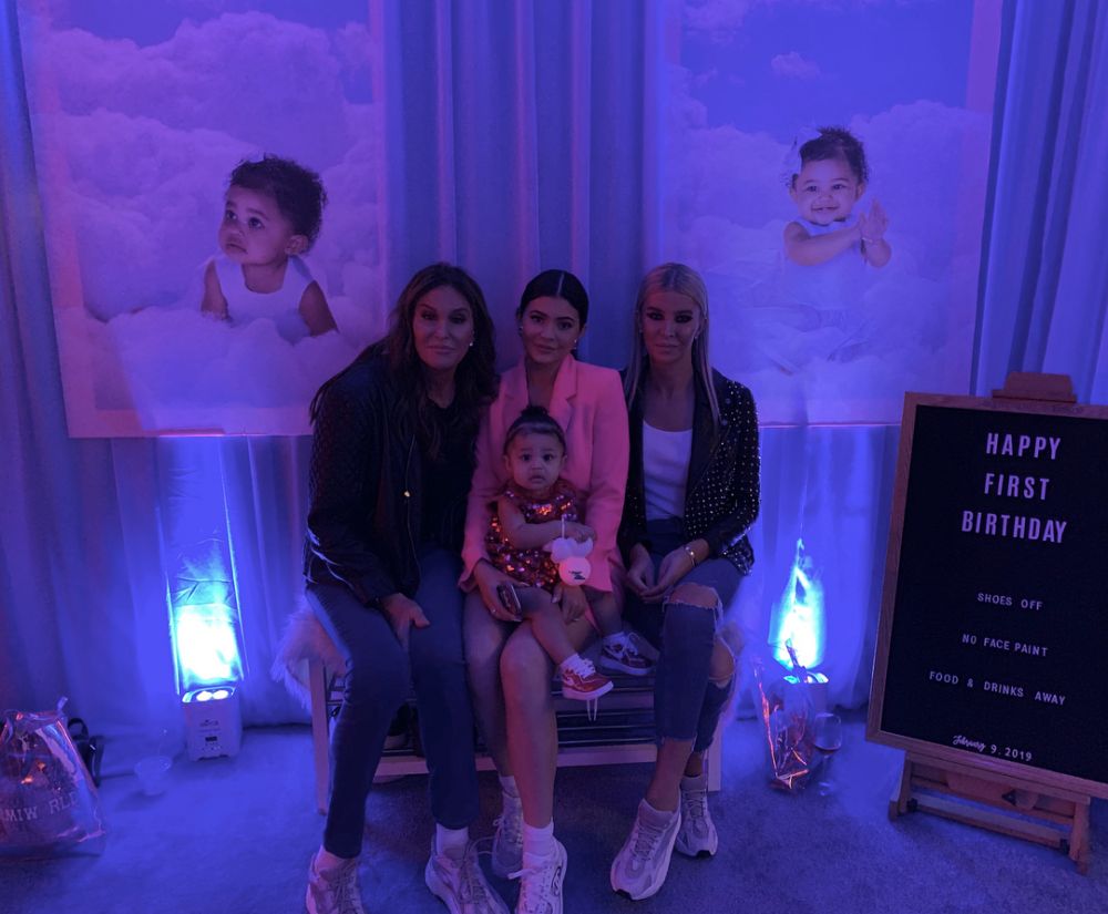10 Potret ultah Stormi putri Kylie Jenner, DJ Khaled beri hadiah
