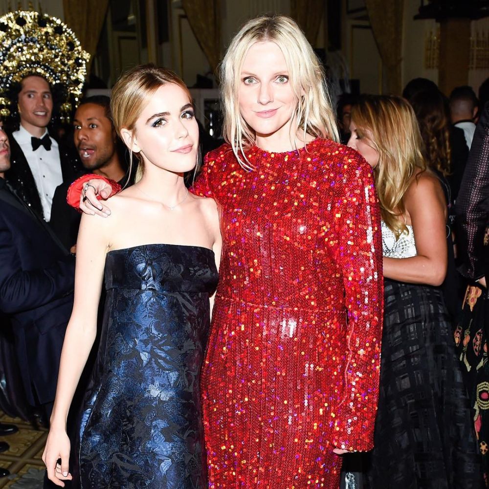 10 Potret Kiernan Shipka, cewek yang disebut mirip Emma Watson