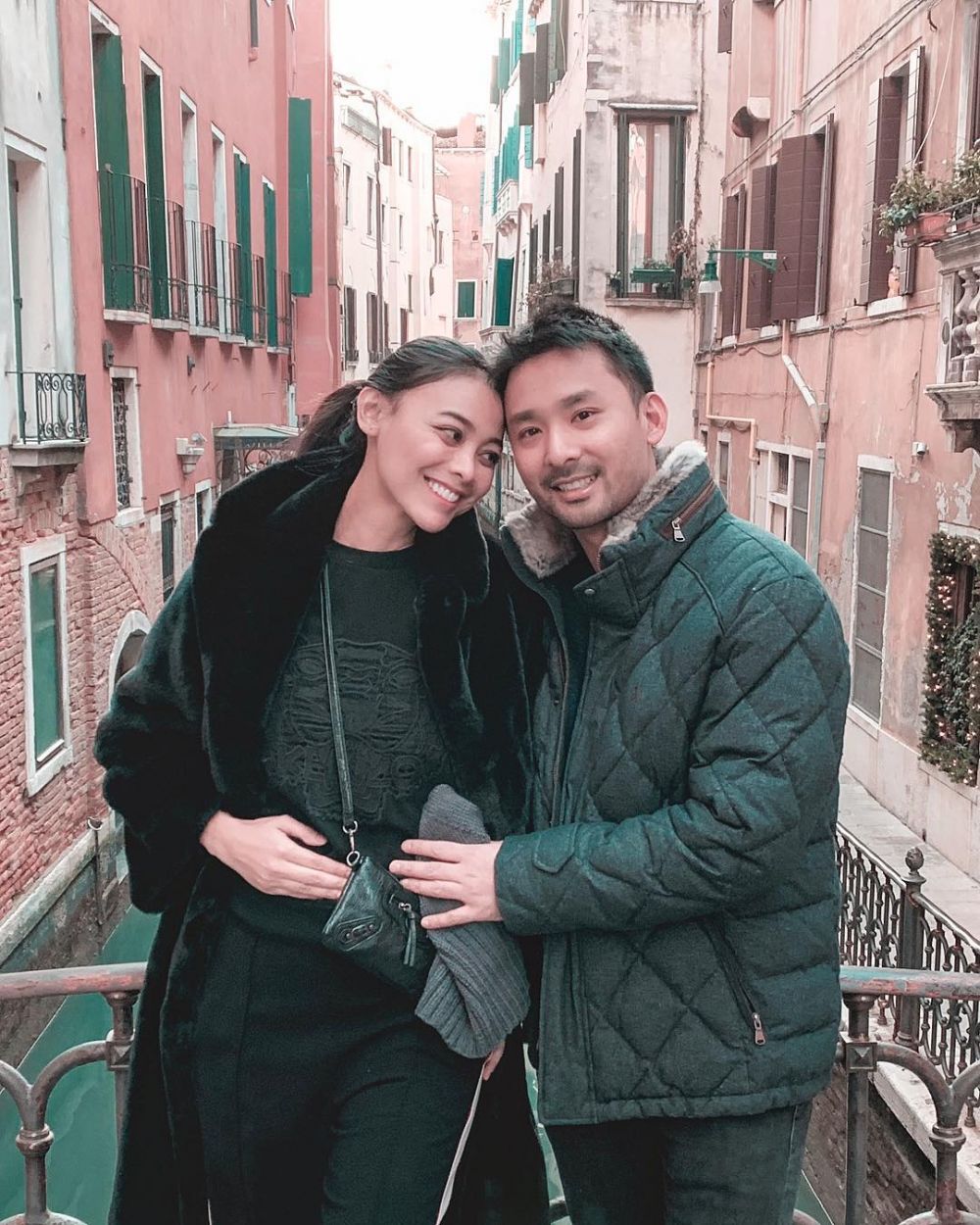 12 Momen babymoon Whulandary Herman, kilas balik kisah cinta