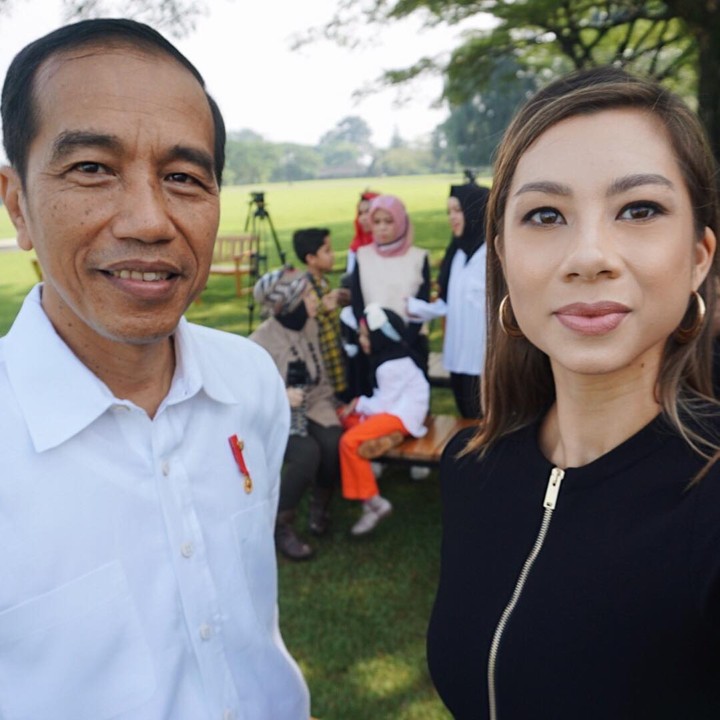 10 Seleb ini pernah ngevlog bareng Jokowi, beruntung banget