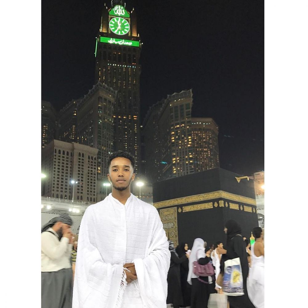 Potret 12 pesepak bola top saat ibadah di Tanah Suci Mekkah