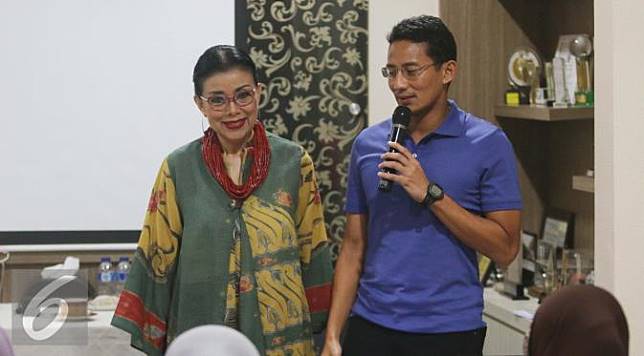 Beda reaksi ibunda Jokowi & ibunda Sandiaga saat anaknya dihujat