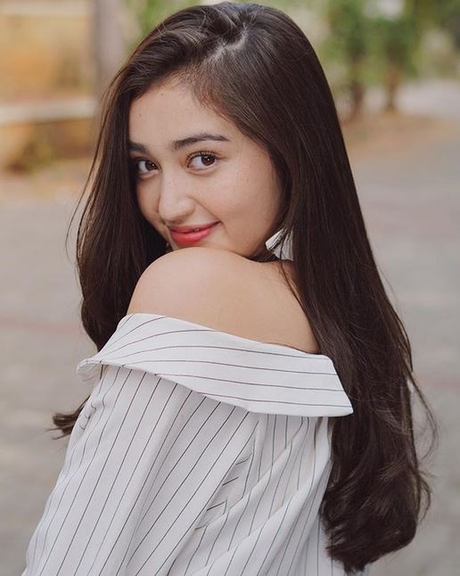 10 Potret Ranty Maria pamer bahu ini bikin deg-deg ser