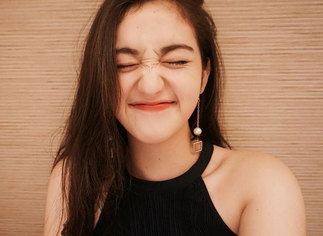 10 Potret Ranty Maria pamer bahu ini bikin deg-deg ser