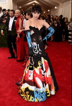 7 Gaun terburuk Katy Perry ini sempat heboh, jadi bahan guyonan