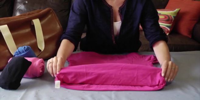 Cara melipat pakaian dengan cepat, rapi dan antikusut