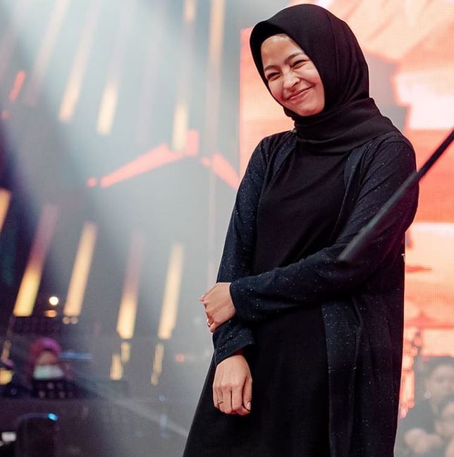 8 Pesona Tantri Kotak tanpa makeup, cantiknya nggak luntur