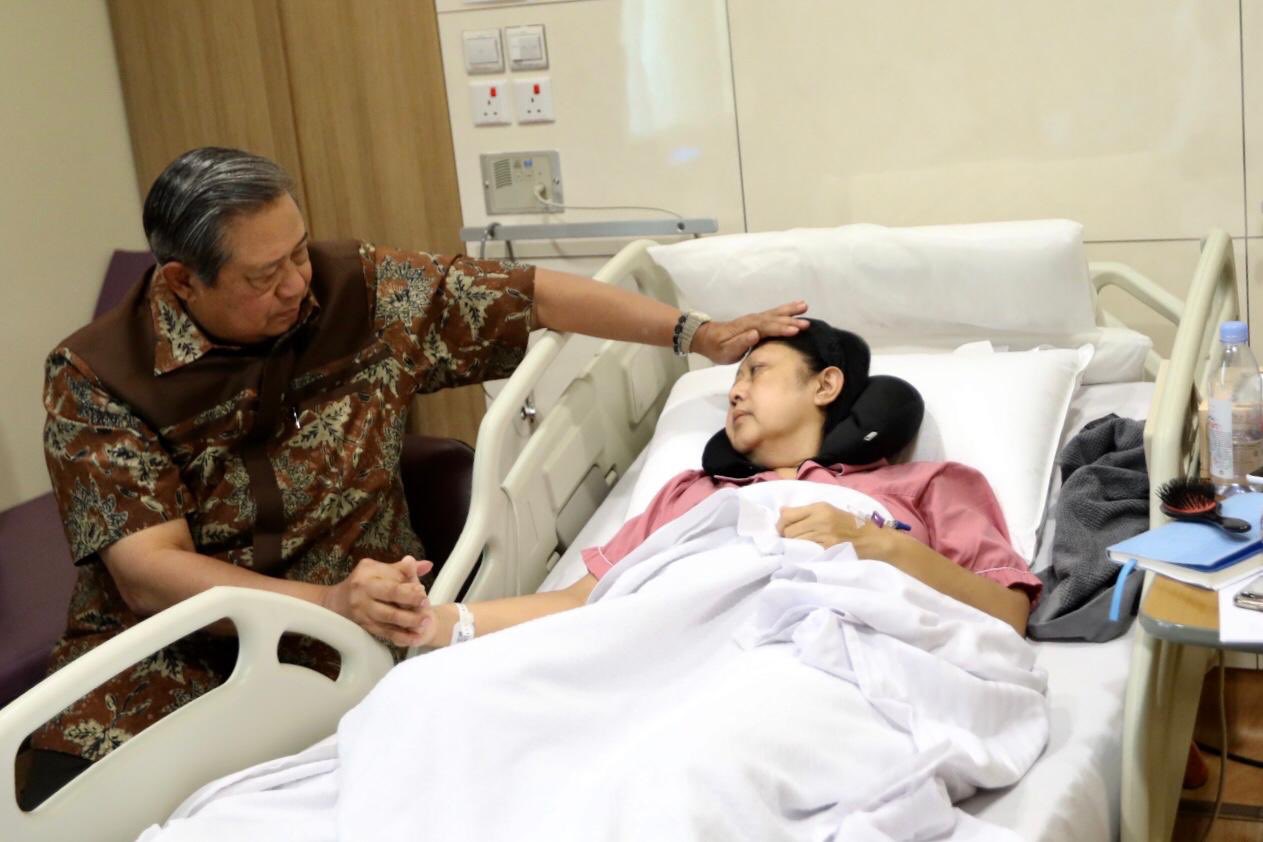 Doa Jokowi dan Ma'ruf Amin untuk kesembuhan Ani Yudhoyono