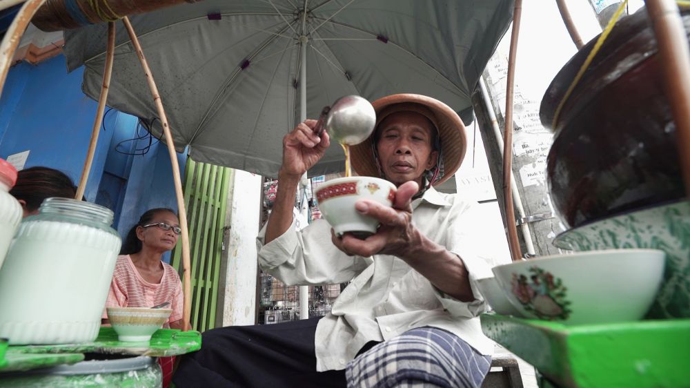 Dalam sehari, es dawet Rp 2.000 Pak Slamet laku ratusan porsi