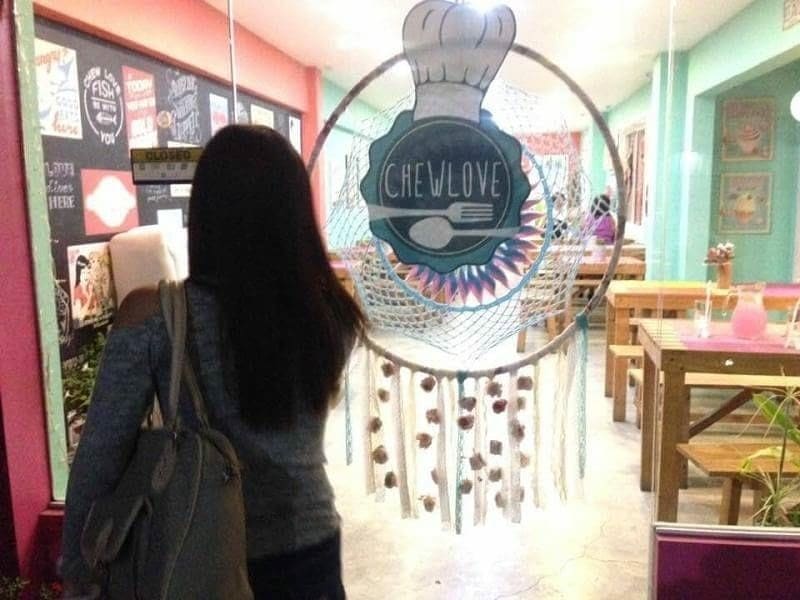 10 Potret perjuangan taklukan pacar ngambek ini berakhir nyesek