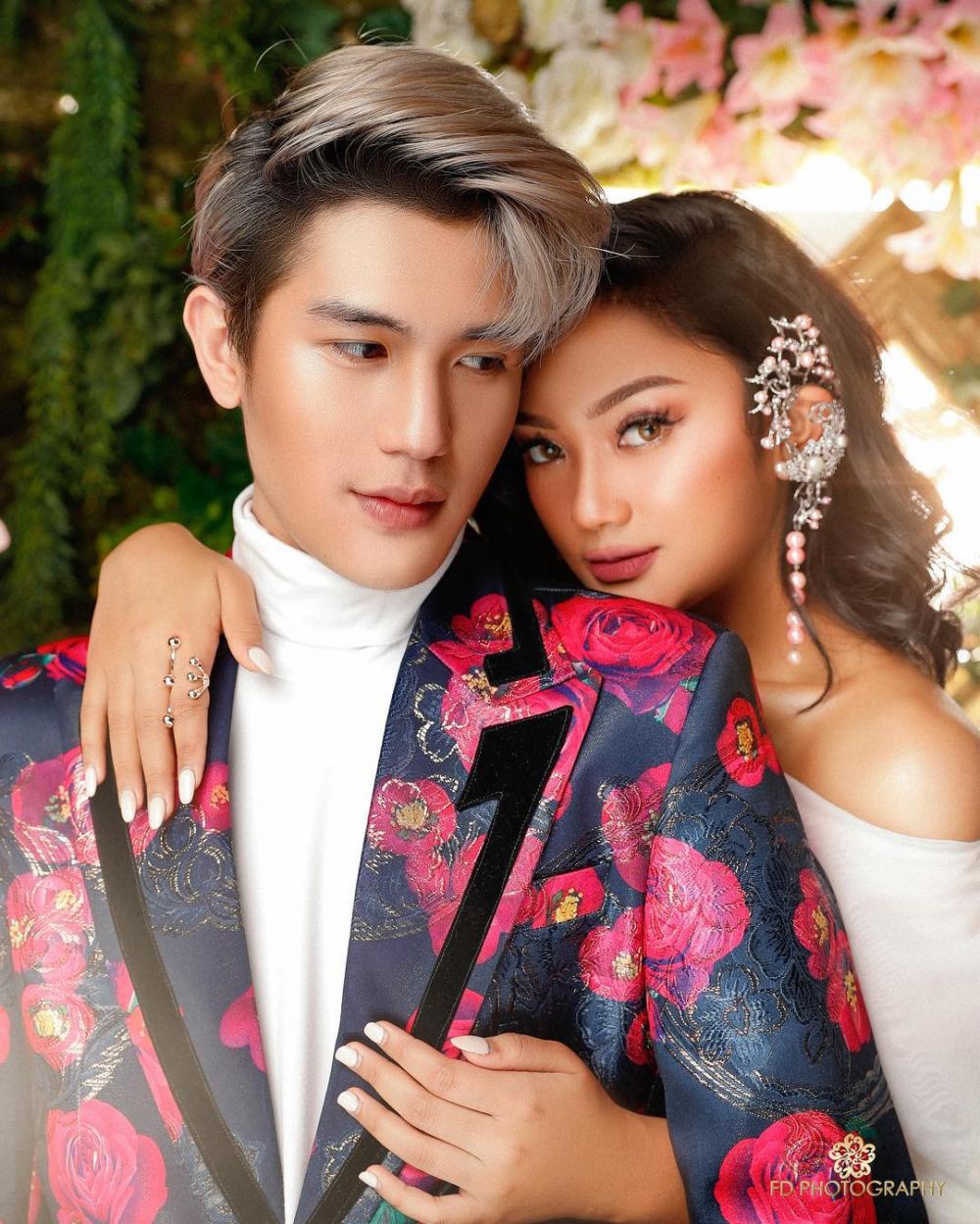 10 Gaya mesra Marion Jola & Julian saat pemotretan, bak prewedding