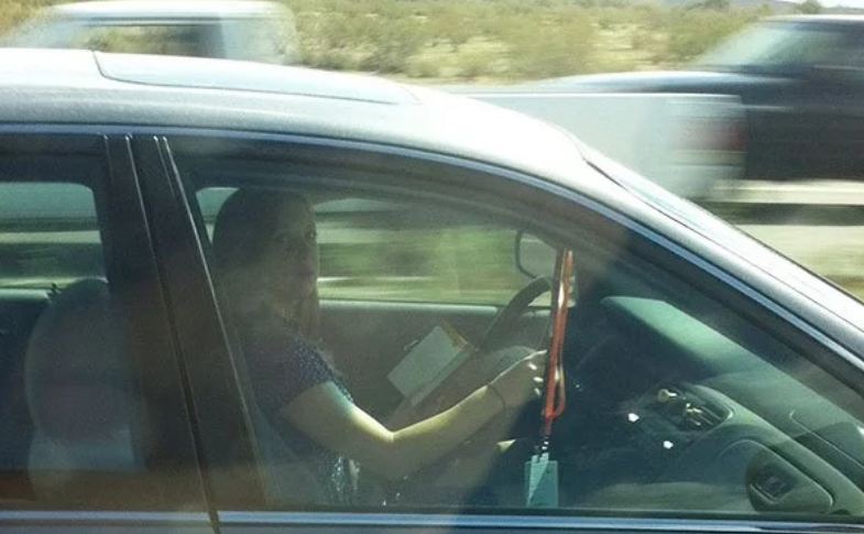 15 Aksi membahayakan pengendara roda empat, bikin ngelus dada