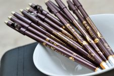 6 Rekomendasi pensil alis di bawah Rp 15 ribu, cocok untuk pemula