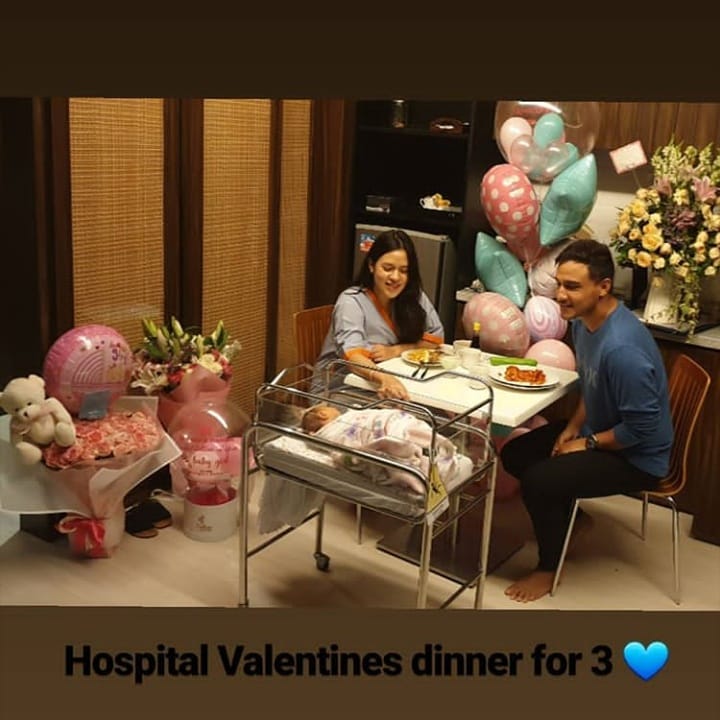 Ini momen dinner romantis Hamish, Raisa & bayinya di rumah sakit