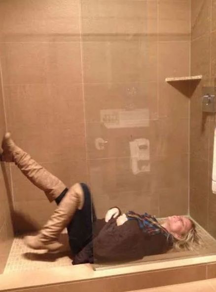 20 Foto orang terlalu mabuk ini bikin ngelus dada, jangan ditiru