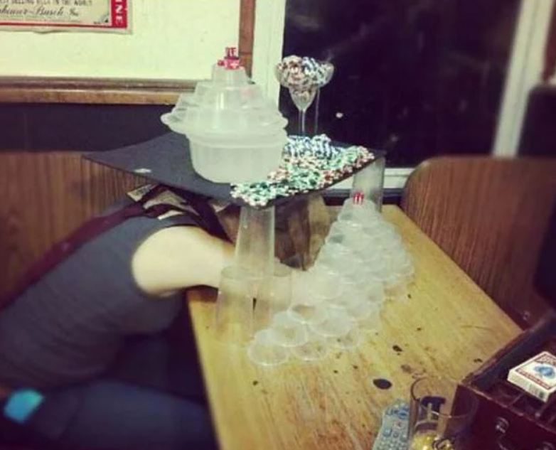 20 Foto orang terlalu mabuk ini bikin ngelus dada, jangan ditiru