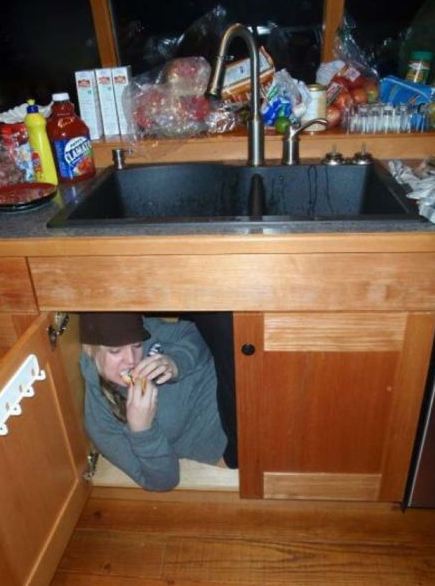 20 Foto orang terlalu mabuk ini bikin ngelus dada, jangan ditiru