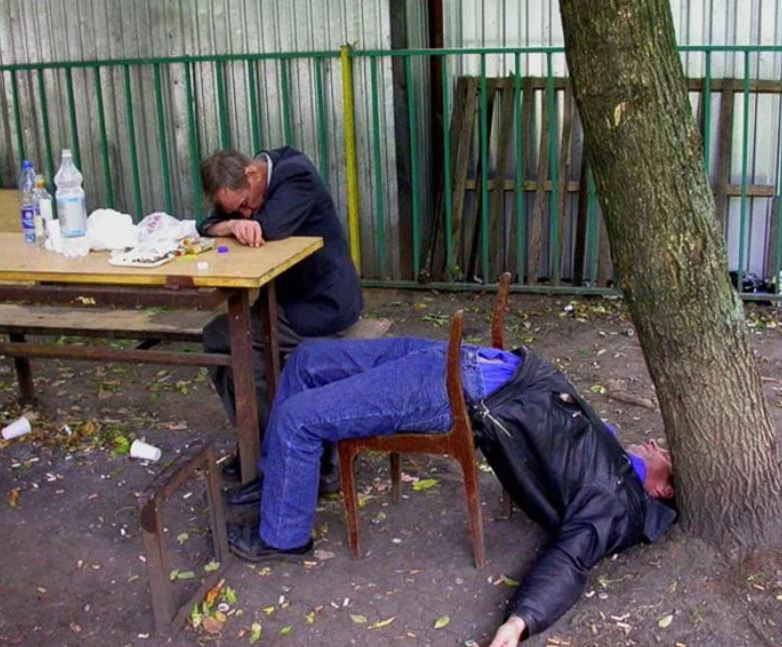 20 Foto orang terlalu mabuk ini bikin ngelus dada, jangan ditiru