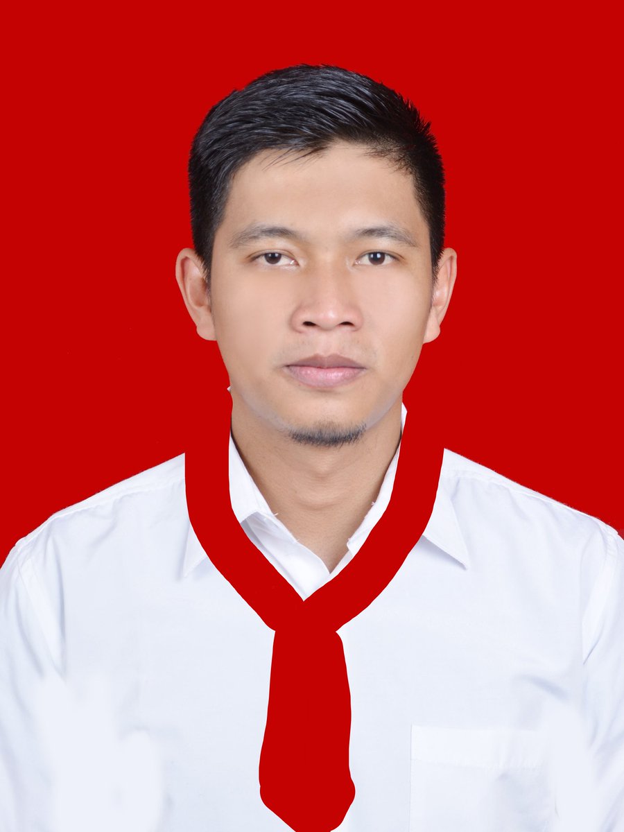 11 Foto editan cowok minta ditambahin dasi merah ini kocak abis