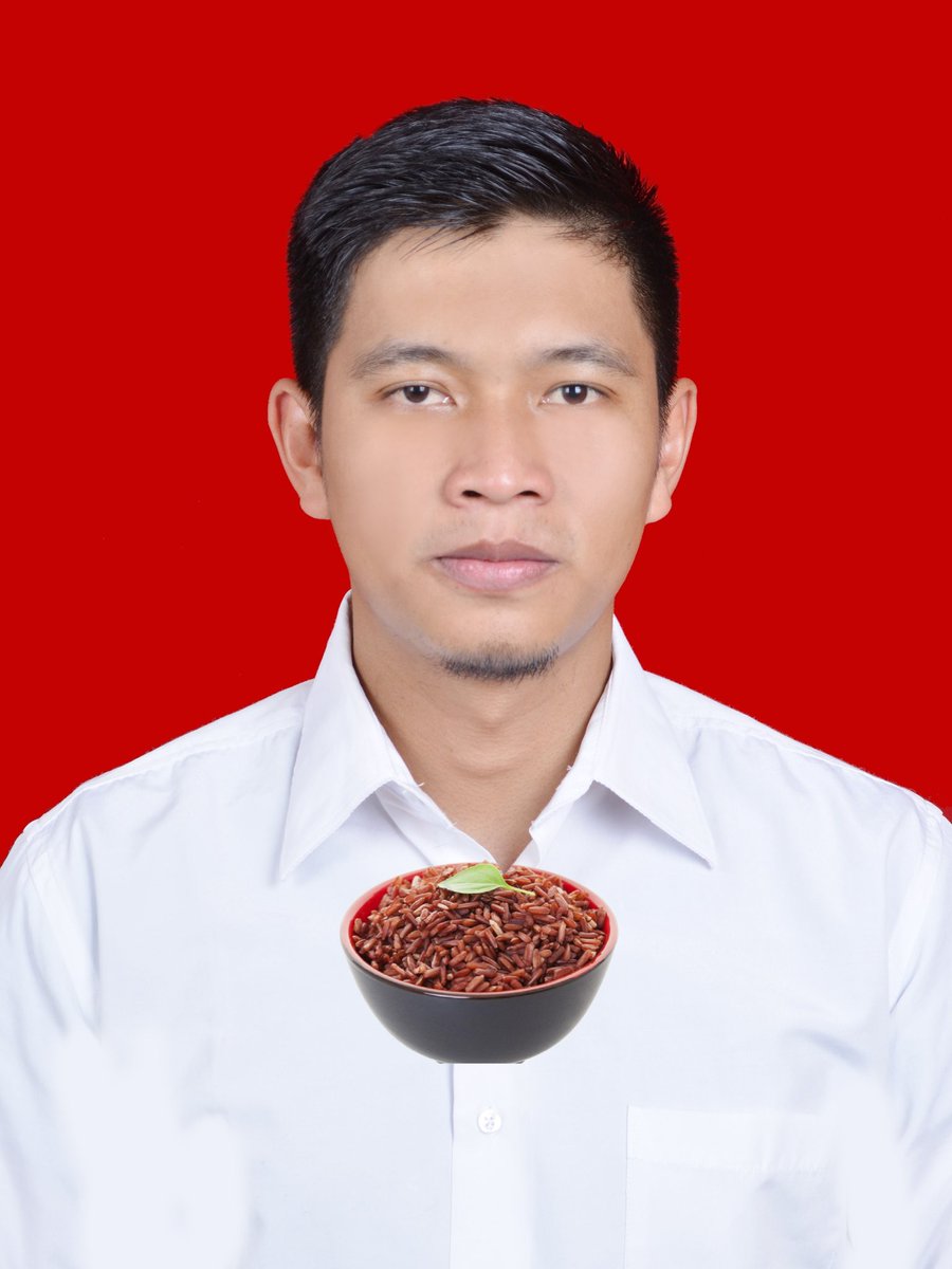 11 Foto editan cowok minta ditambahin dasi merah ini kocak abis