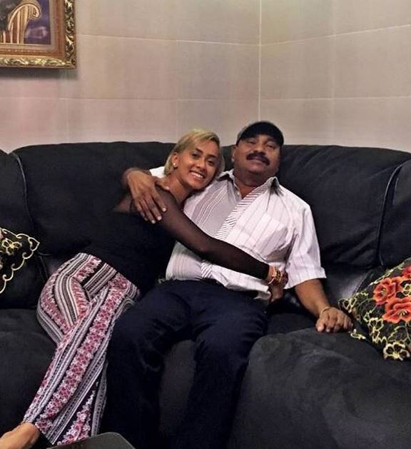 Jarang terekspos, ini 6 potret orangtua Kimmy Jayanti