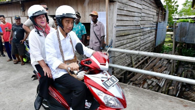 5 Potret kesederhanaan Iriana Jokowi, dari es jeruk hingga jarit